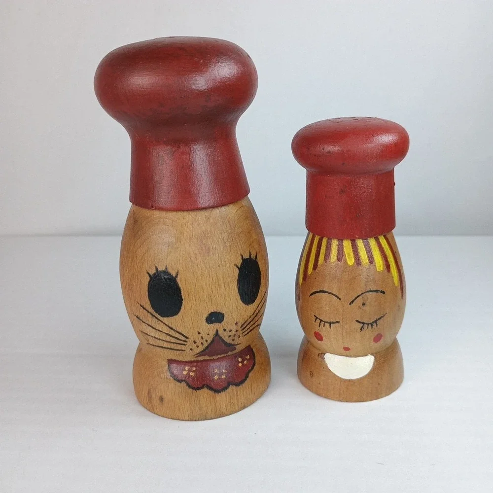 4 Sets Of Vintage Wooden Salt and Pepper Shakers Collectors
